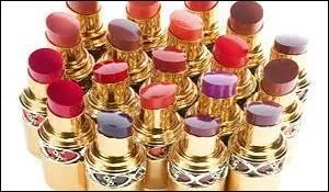 On se liquéfie, on -----, on s'amollit parfois quand la ----- prend le pas sur le courage.