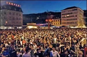 Si la liquidation est une braderie, on y vend des soldes ----.