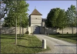 Nous sommes à Yversay, village Viennois situé en région ...