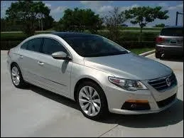 Cette voiture est une ...