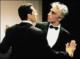 Dans la comédie hilarante des Nuls, La cité de la peur, qui commande de façon scabreuse et très drôle des cuisses de venaison, faisant littéralement exploser la foufoune de Odile Deray (Chantal Lauby) ?