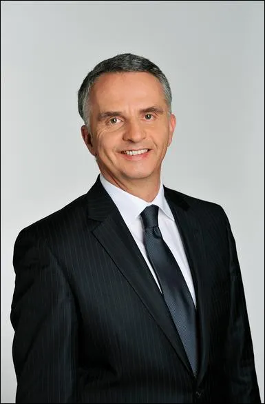 Didier Burkhalter, encore conseiller aux États neuchâtelois, a déclaré : «Je ne suis pas le seul à être de mon avis.»
Depuis, Didier Burkhalter est devenu conseiller fédéral. En quelle année a-t-il exercé la double présidence de la Confédération suisse et de l'Organisation pour la sécurité et la coopération en Europe (OSCE) ?