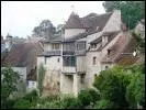 Refuge de George Sand, ce village romantique aux maisons harmonieuses, dominé par le château et l'église, s'étire sur un promontoire pentu noyé dans la verdure. C'est ...