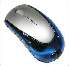 Comment était construit le tout premier modèle de souris d'ordinateur ?