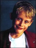 Il l'a rat deux fois, a dcroch le jackpot avant d'tre oubli. Ce pauvre gosse s'appelle...