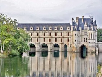 De quel siècle date le château de Chenonceau ?