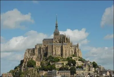 De quel siècle date l'abbaye du Mont-Saint-Michel ?