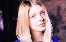 Pourquoi est-elle dehors la nuit, dans l'épisode "Un silence de mort" ?