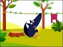 Dans la célèbre comptine "Promenons-nous dans les bois, pendant que le loup n'y est pas", que met le loup en premier ?