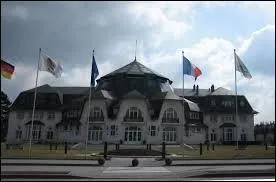 Cette promenade se termine à Thaon-les-Vosges.Nous nous trouvons dans le département ...