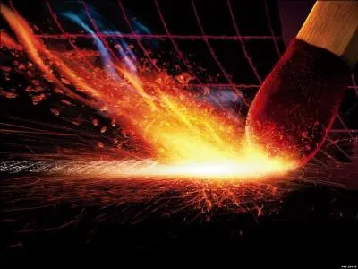 Un homme radin ne veut utiliser qu'une seule allumette pour allumer sa chemin&eacute;e, son po&ecirc;le de cuisine, sa cuisini&egrave;re et une bougie. Que doit-il allumer en premier ?