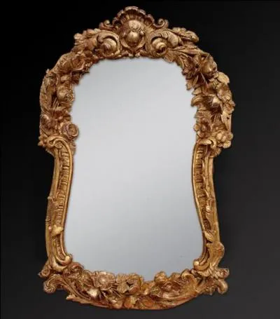 Une femme tombe dans une pi&egrave;ce compl&egrave;tement close dont les murs, le plafond et le plancher sont couverts de miroirs. Combien voit-elle de reflets, sachant qu'il n'y a rien d'autre qu'elle ?