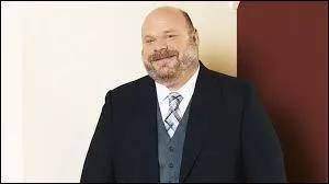 Ils ont un majordome. Comment s'appelle-t-il ?