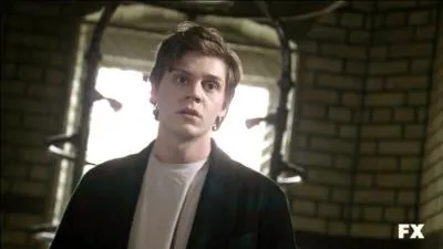 Quel est le nom du personnage sur la photo ?