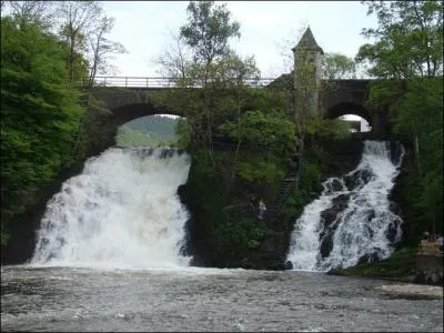 Quelle est cette cascade belge, située sur l'Amblève, autour de laquelle a été construit un parc d'attractions ?