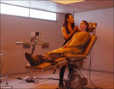 Quelle est la faction de l'héroïne quand elle passe le test ?