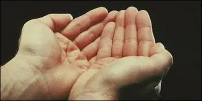 .....les mains devant.