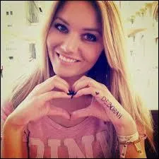 Qui est cette youtubeuse ?