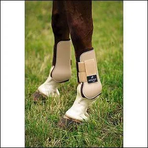 Protections - Lorsque vous posez des guêtres, les languettes doivent être orientées vers :