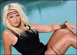 Qui est cette jolie fille ?