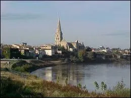 Je me trouve sur la rive gauche de la Garonne sur la route entre Bordeaux et Toulouse. Tout près de là, se situe une ville qui s'appelle Verdelais. Qui suis-je ?