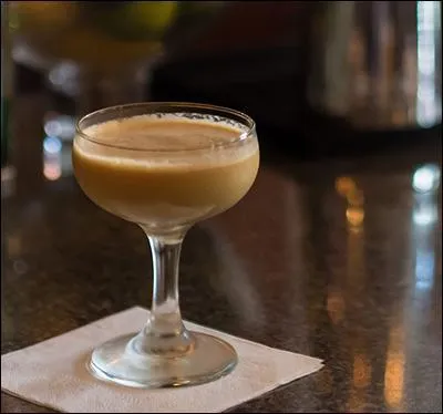 Cocktail composé de cognac, de crème fraîche et de crème de cacao.