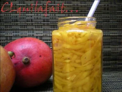 Condiment d'origine indienne composé de fruits ou de légumes macérés dans du vinaigre.