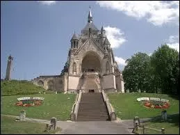 Nous sommes devant le mémorial des batailles de la Marne, à Dormans. Ce village de Champagne-Ardenne se situe dans le département ...