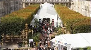 Le Livre sur la Place est un salon du livre qui se déroule au mois de Septembre à ...