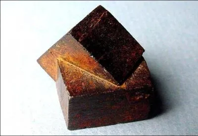 Quel minéral recouvre cette pyrite ?