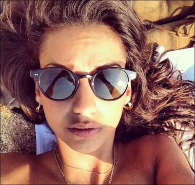 De quel artiste a-t-elle fait la première partie en concert ?