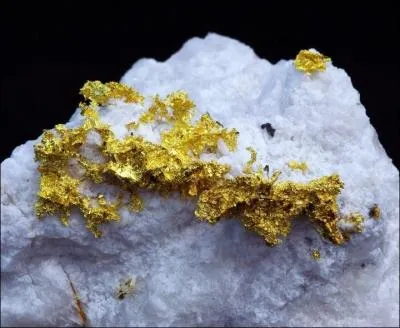 L'or, comme tout élément natif est :