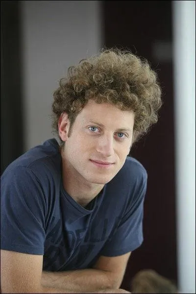 Avec  qui  Mathieu  sort-il ?