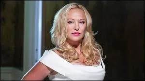 Laquelle de ces filles est très riche ?