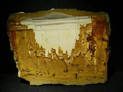 Cette formation rocheuse est appelée "paésine". Les paysages observés sont tout à fait :