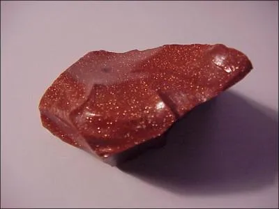 Ce fragment de pierre est :