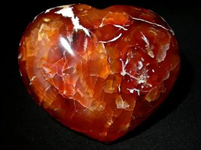 Cette variété de calcédoine agate possède une couleur tout à fait :