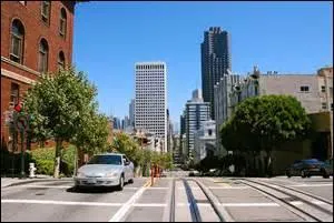 La ville qui m'a vu naître n'est pas forcément la "Cité des anges", elle est cependant dans l'Ouest américain. Quelle est-elle ?