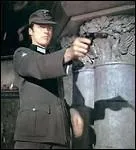 Dans le film "Quand les aigles attaquent" dont l'histoire se déroule pendant la seconde guerre mondiale je partage l'affiche avec un monstre sacré. Lequel ?