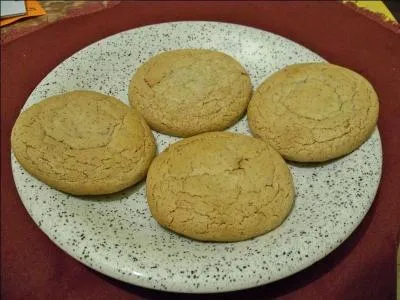 Il fait bon vivre dans mon premier, en Provence ! 
Mon second est la huitième consonne de l'alphabet.
Mon troisième débute une rondade.
Au Moyen Âge, mon tout désignait un gâteau mais aussi un potage.