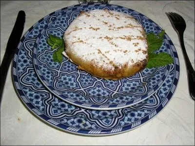 Au féminin, mon premier est un chenal alors qu'au masculin, il est une clé particulière.
Une balle de golf repose sur mon second.
Mon troisième acquiesce en allemand.
Mon tout, tourte feuilletée, fourrée d'une farce à base de pigeon se cuisine au Maroc.