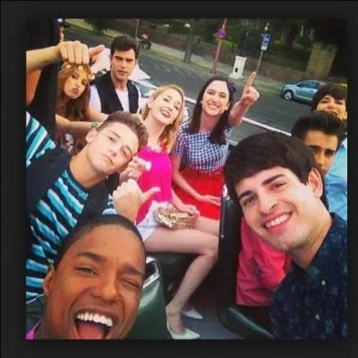 Où se déroule le festival dans les derniers épisodes de "Violetta" ?