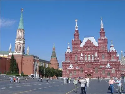 Il a chanté cette place, marchez devant lui pour trouver son nom !