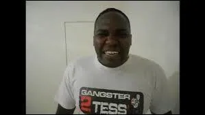 Qui a été insulté de mongolien par Cortex ?