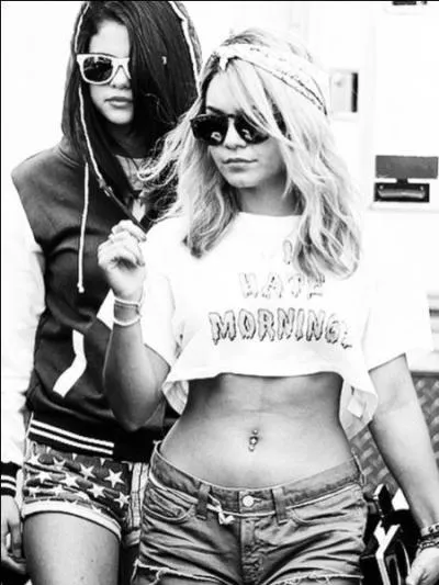 Avec qui est-elle sur cette photo ?