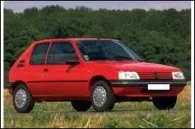 Cette voiture, c'est un sacré numéro. Il s'agit de la ...