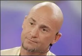 Comment s'appelle cette célébrité ?