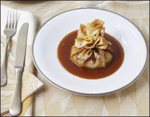 Comment les pommes sautées sont-elles présentées ?