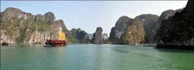 Où se trouve la baie d'Ha Long ?