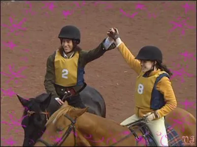 Qui sont les deux personnages en couple sur cette photo ? Et par quels acteurs sont-ils joués ?